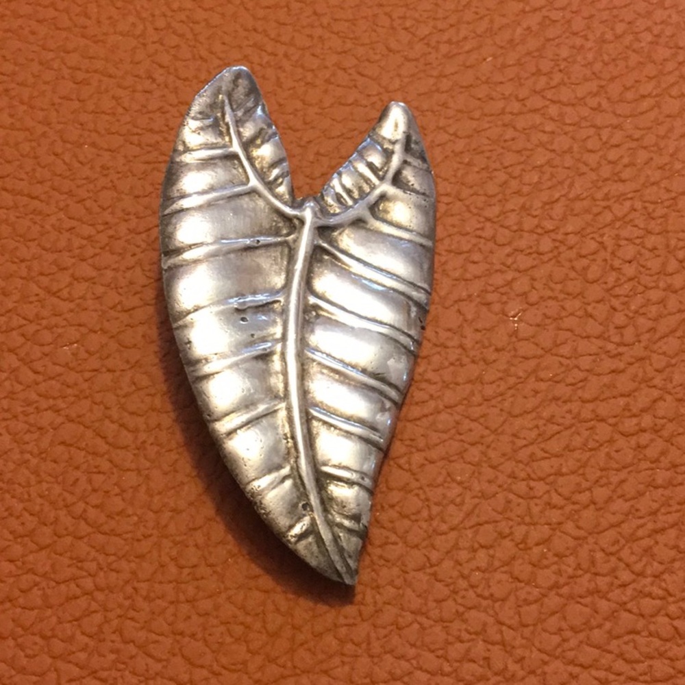 Ming Hawaiian Taro Leaf Pin